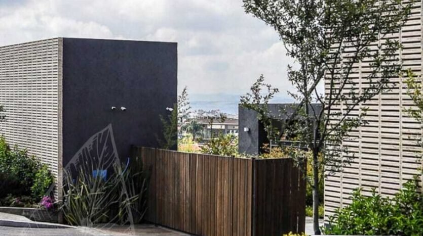 Conjunto residencial al atardecer